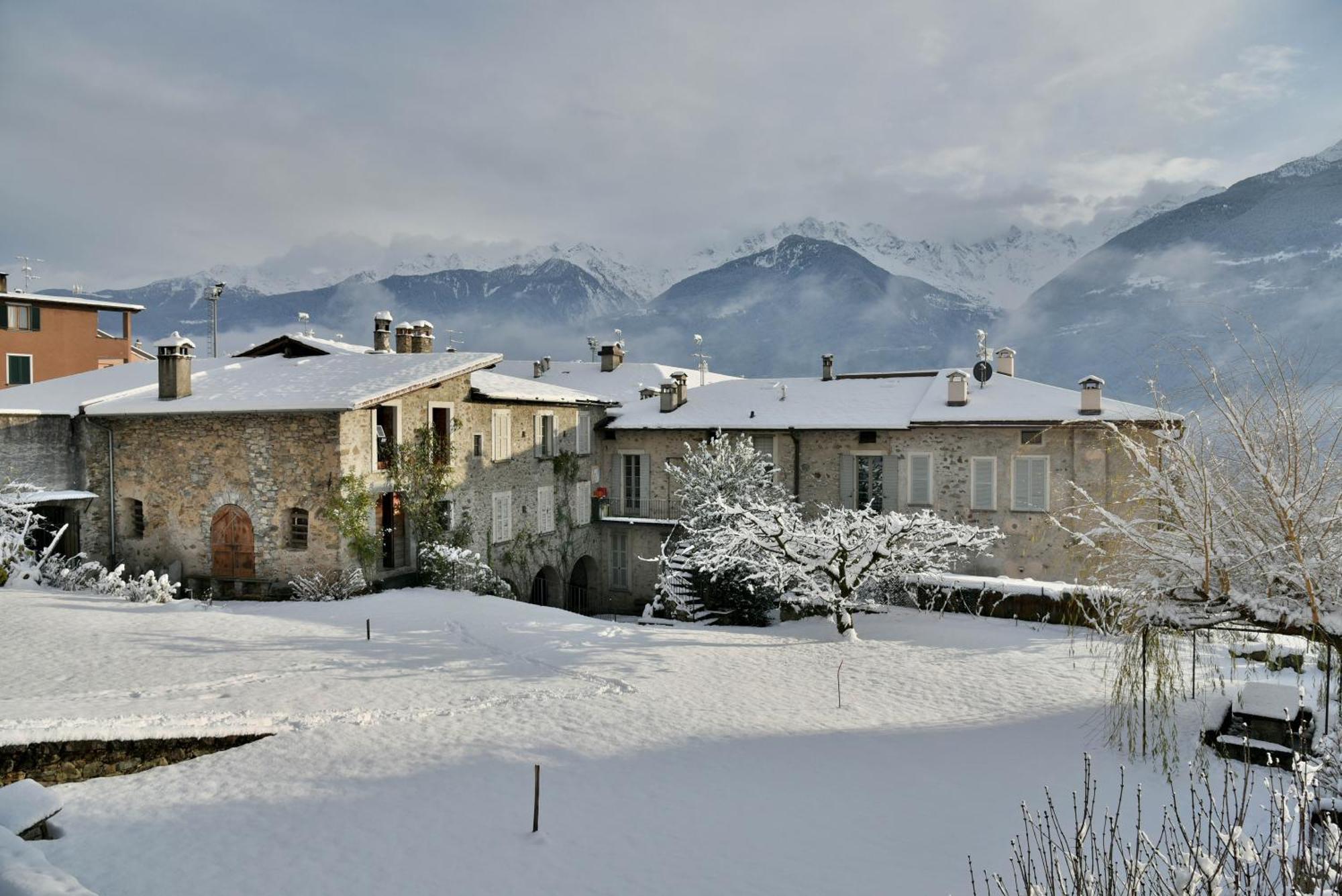 Villa Piano Nobile Al Roseto Del Drago San Bernardo  Esterno foto