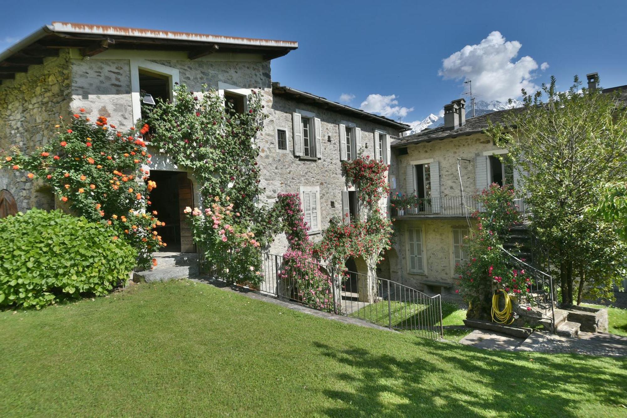 Villa Piano Nobile Al Roseto Del Drago San Bernardo  Esterno foto