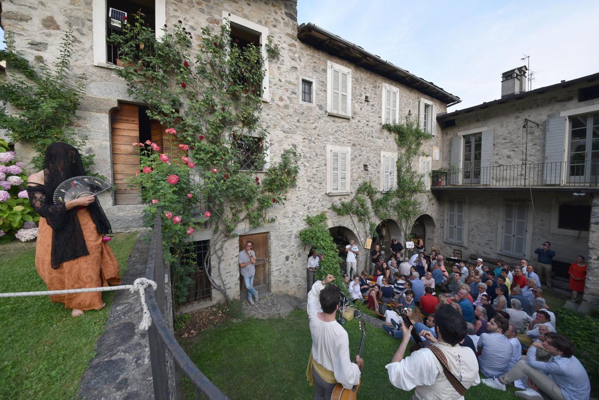 Villa Piano Nobile Al Roseto Del Drago San Bernardo  Esterno foto