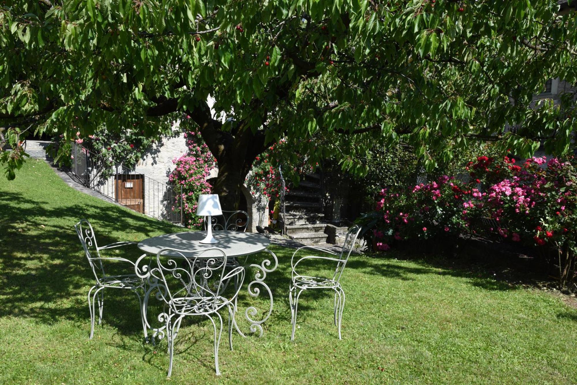 Villa Piano Nobile Al Roseto Del Drago San Bernardo  Esterno foto