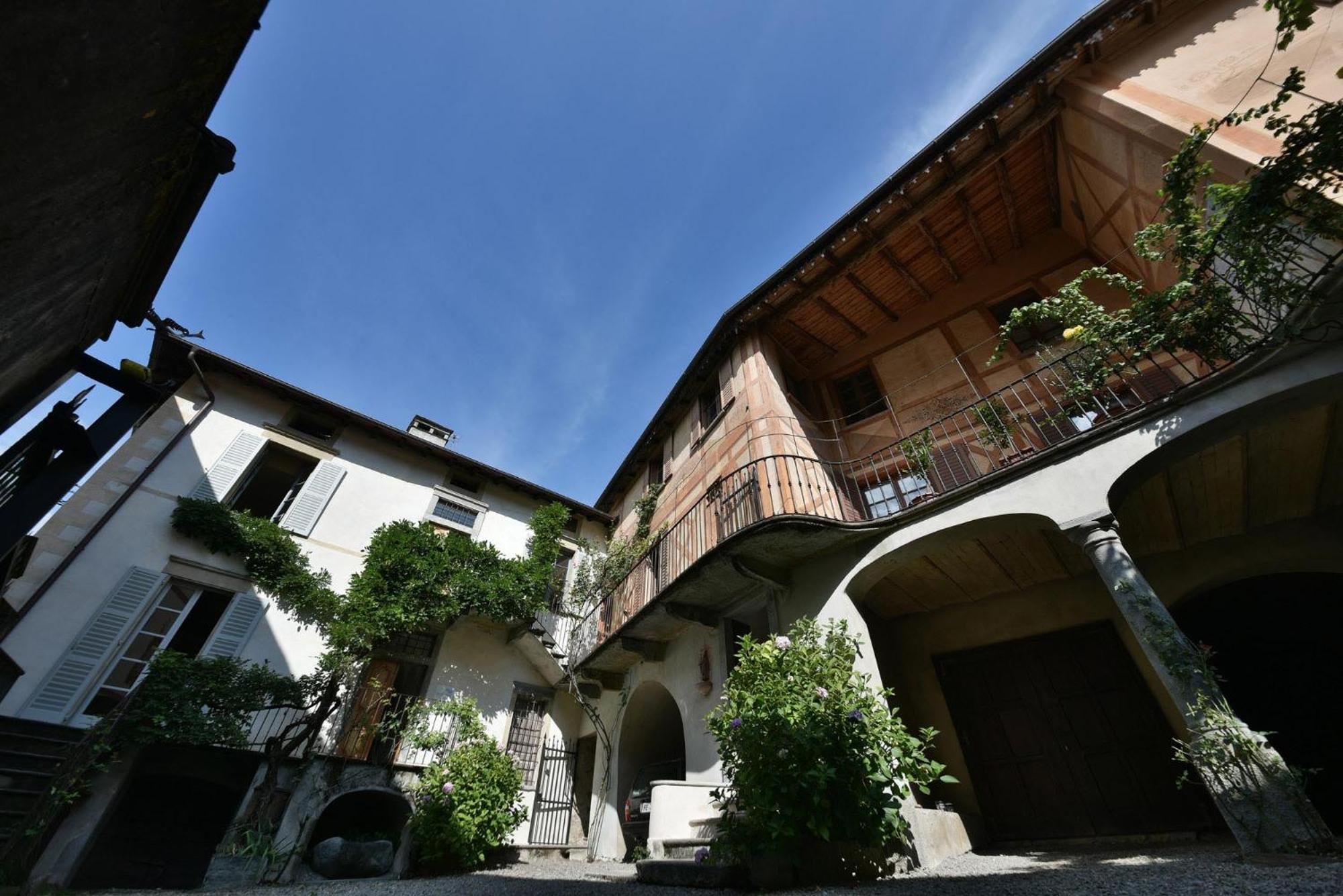 Villa Piano Nobile Al Roseto Del Drago San Bernardo  Esterno foto