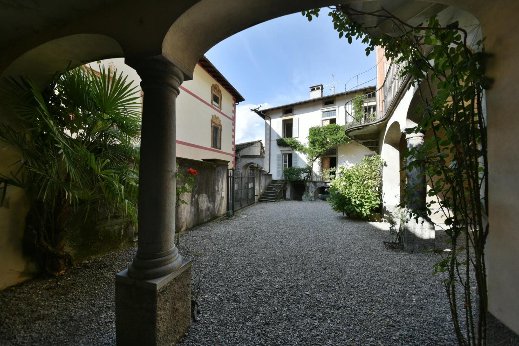 Villa Piano Nobile Al Roseto Del Drago San Bernardo  Esterno foto