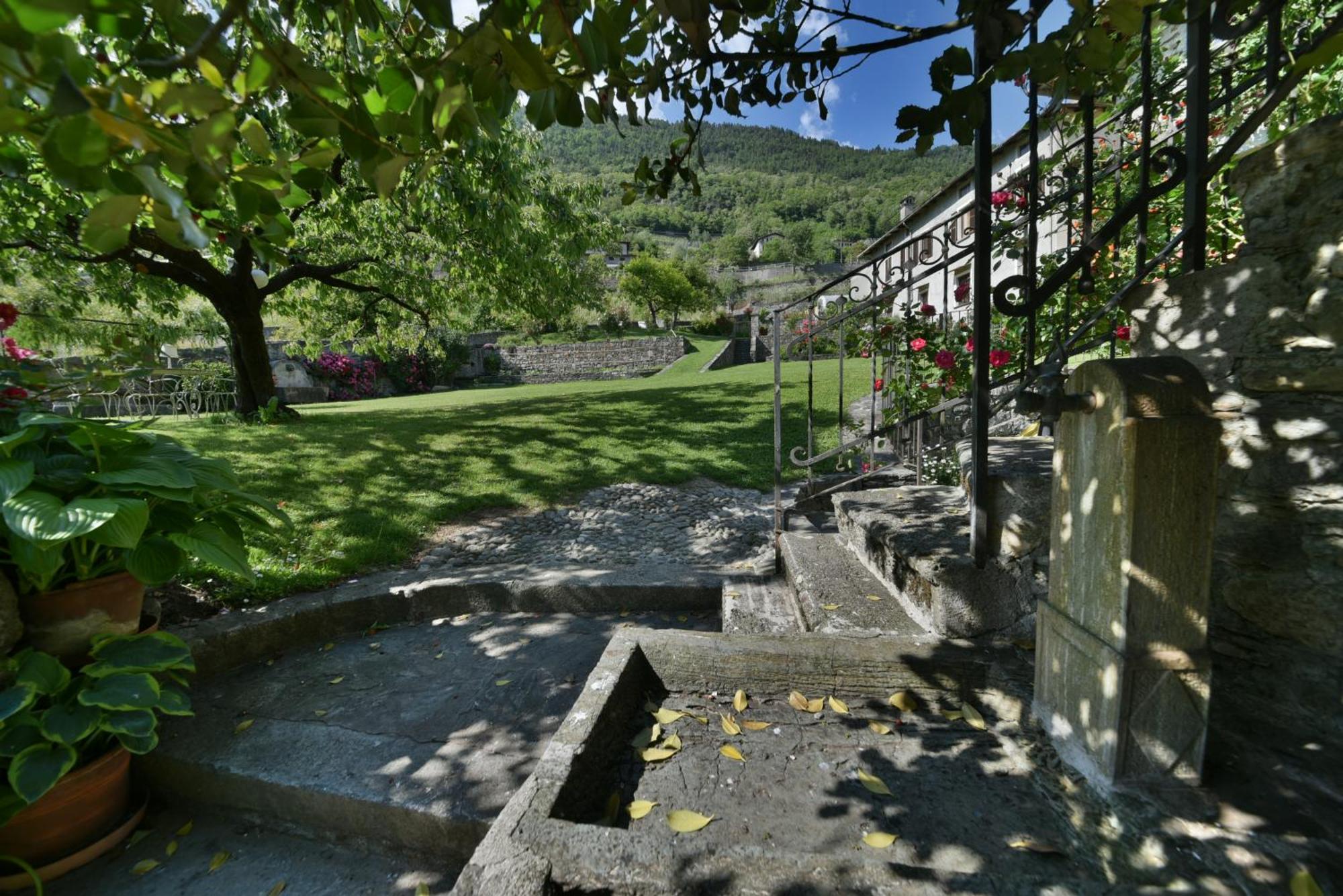 Villa Piano Nobile Al Roseto Del Drago San Bernardo  Esterno foto